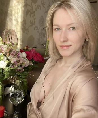 Мои услуги охватывают все, что ты только можешь себе представить. Обескураживающие массажи, захватывающие фантазии, экстазные моменты и безудержная страсть – все это я предлагаю в Москве 🌃🌟
Мое чувственное фото порадует твои глаза, а мои отзывы оставят на тебе незабываемое впечатление. Уверена, что никто не заставит тебя почувствовать себя так особенным и желанным, как я.
Оставь все твои заботы позади и позволь мне доставить тебе настоящее наслаждение. Я живу в Москве и с нетерпением жду твоего звонка. Каждая наша встреча будет незабываемой и полна страсти. Доверься мне и ты познаешь истинное счастье. 💋💕 Любовь